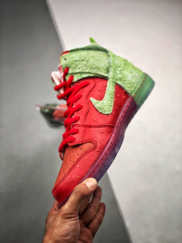 Nike SB Dunk HIgh "Strawberry Cough"