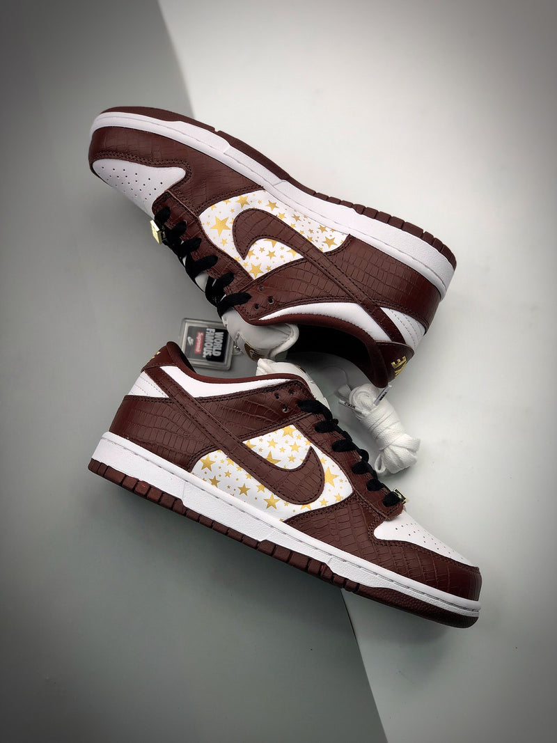 SB Dunk Low x Supreme "Stars Barkroot Brown "