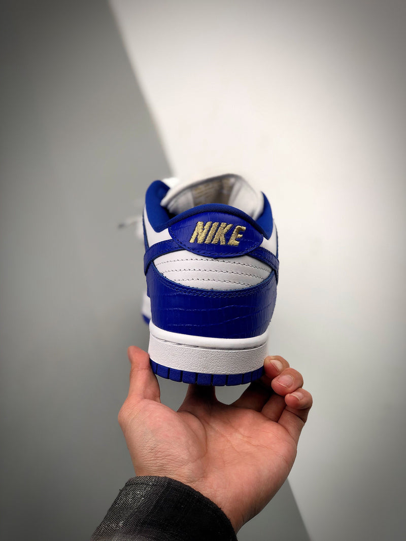 SB Dunk Low x Supreme "Stars Hyper Royal"