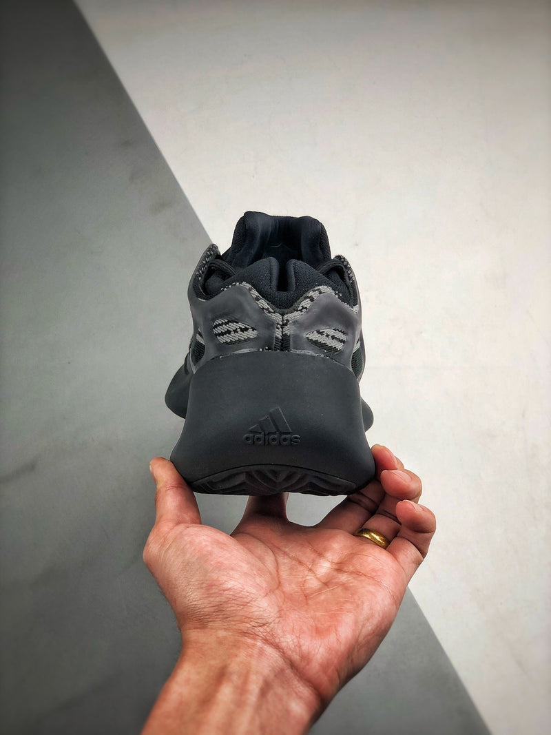 Yeezy 700 V3 "Alvah"