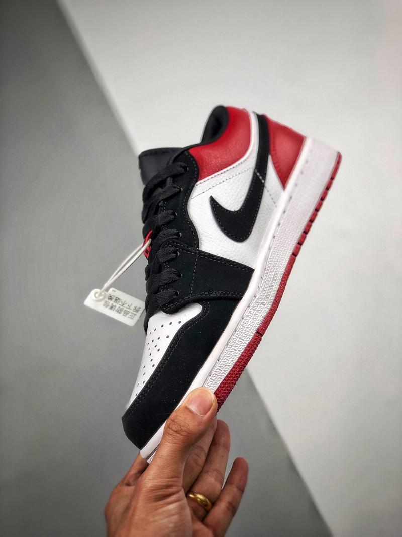 Air Jordan 1 Low "Black Toe"