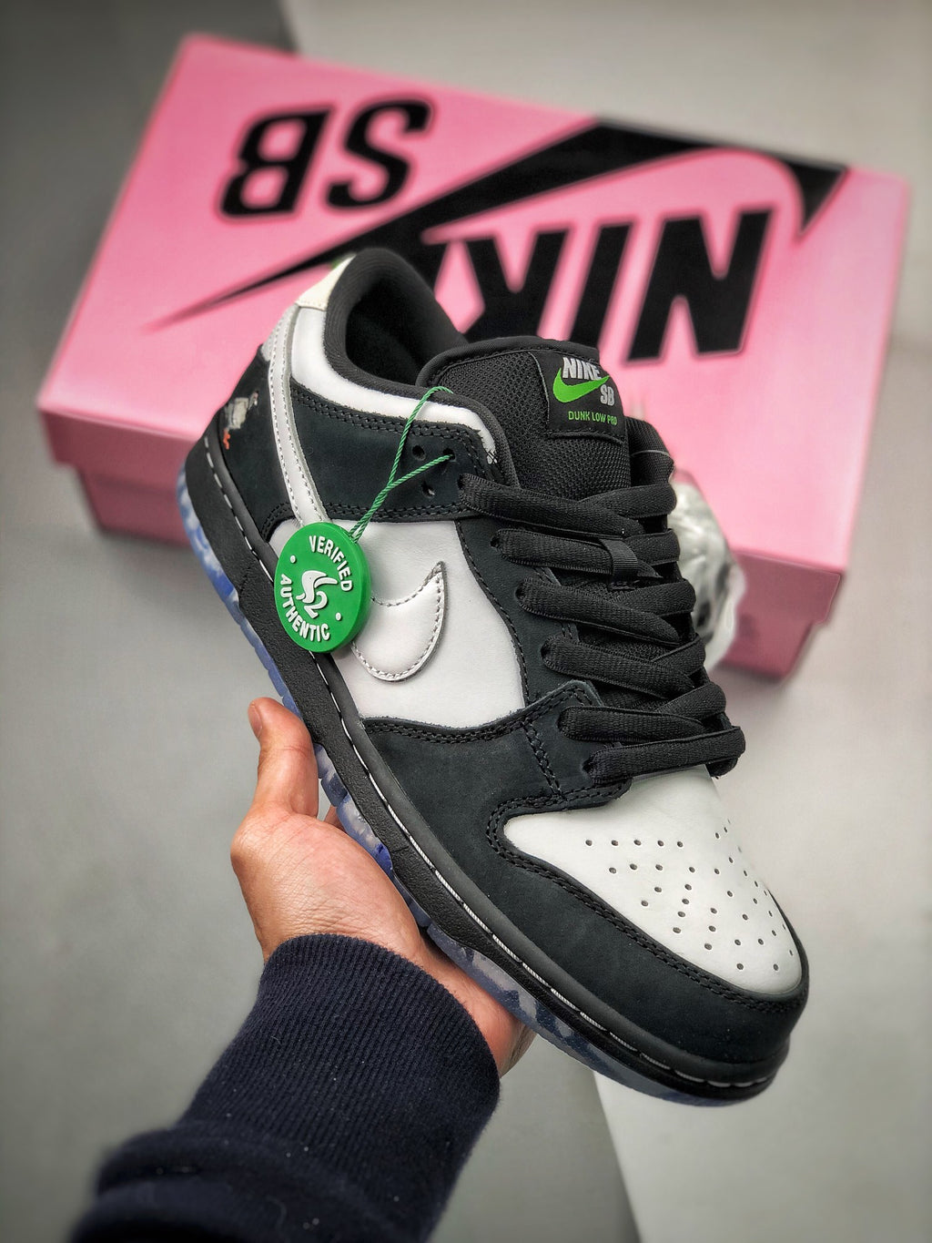 Nike sb dunk low staple sales panda pigeon