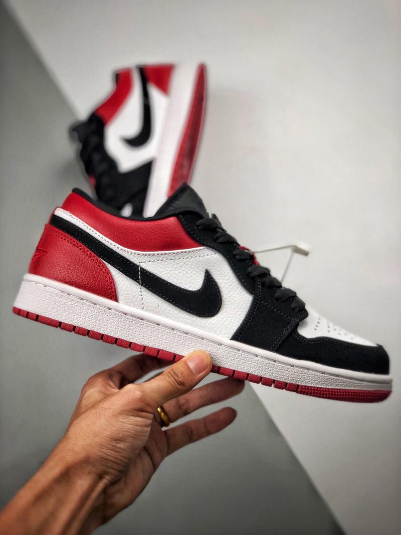 Air Jordan 1 Low "Black Toe"