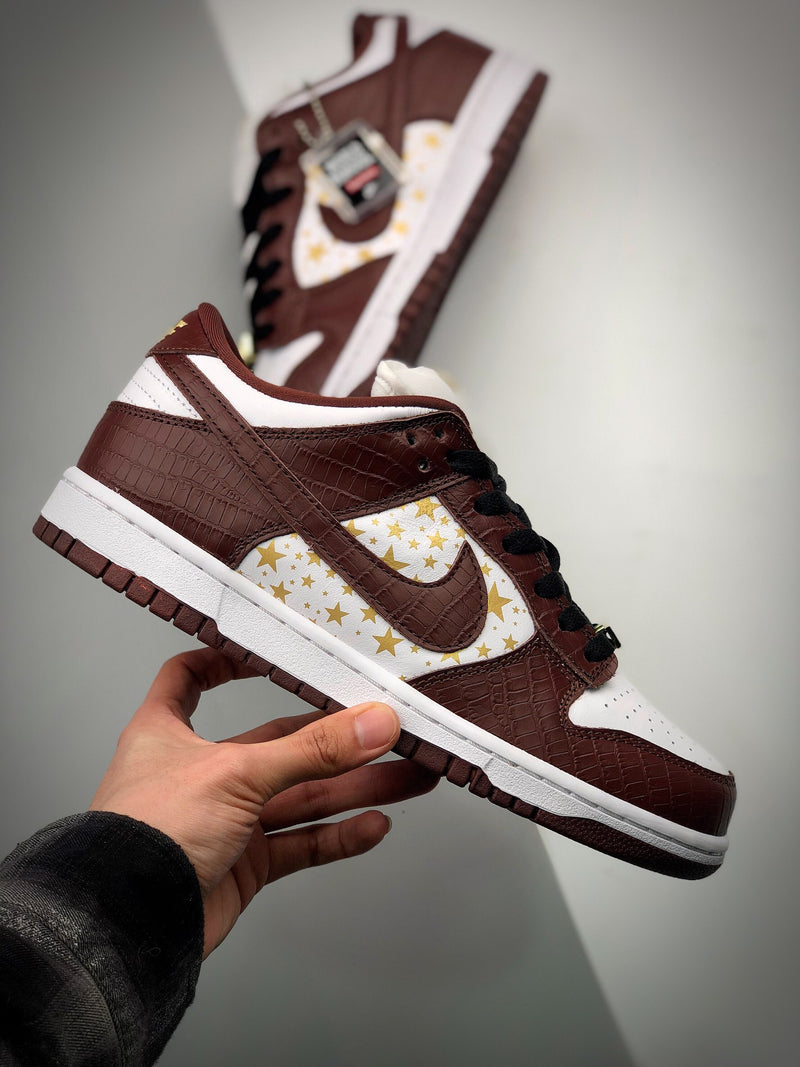 SB Dunk Low x Supreme "Stars Barkroot Brown "