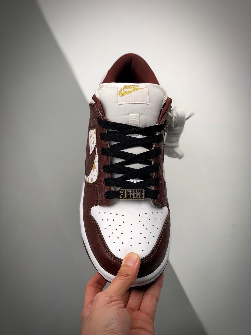 SB Dunk Low x Supreme "Stars Barkroot Brown "