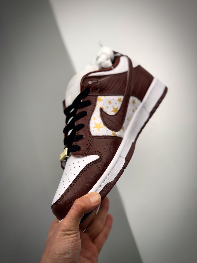 SB Dunk Low x Supreme "Stars Barkroot Brown "