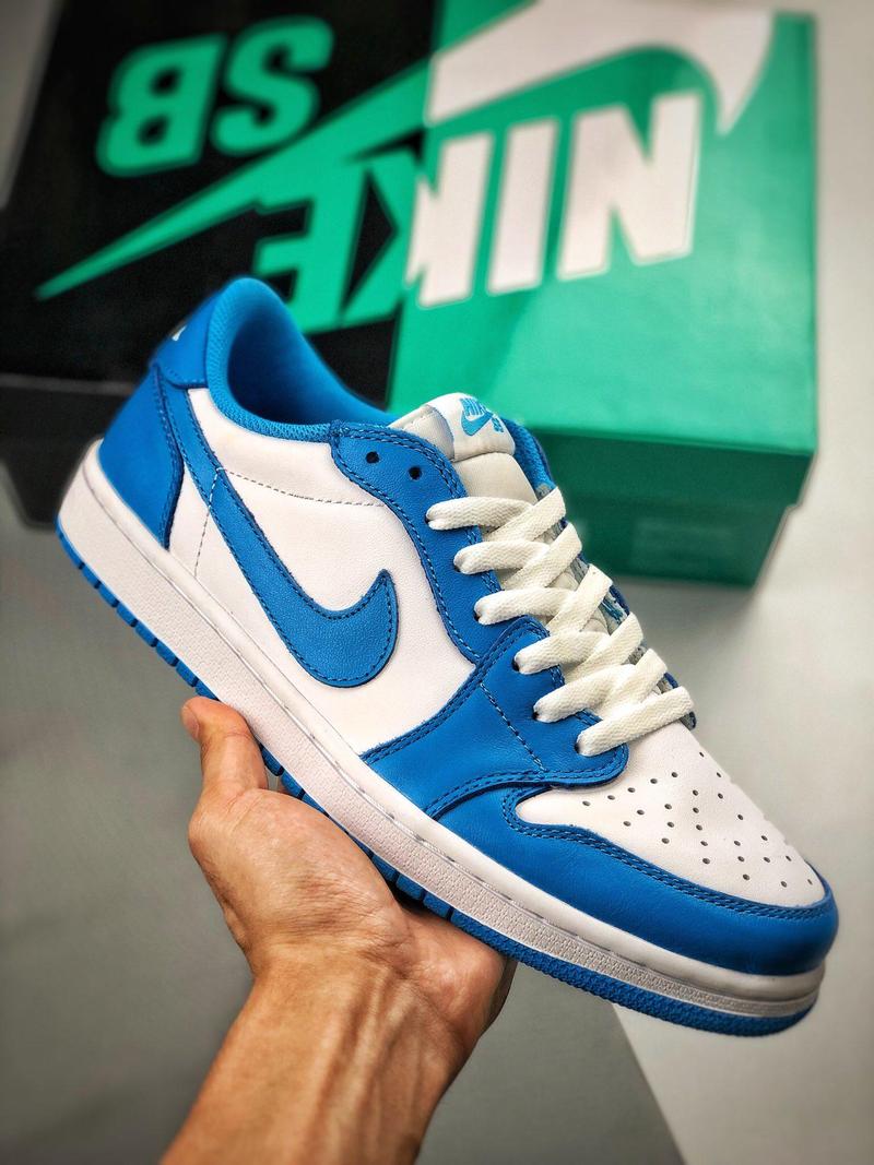 Air Jordan 1 Low "UNC"